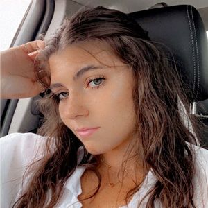 Meet your Posher, Danica